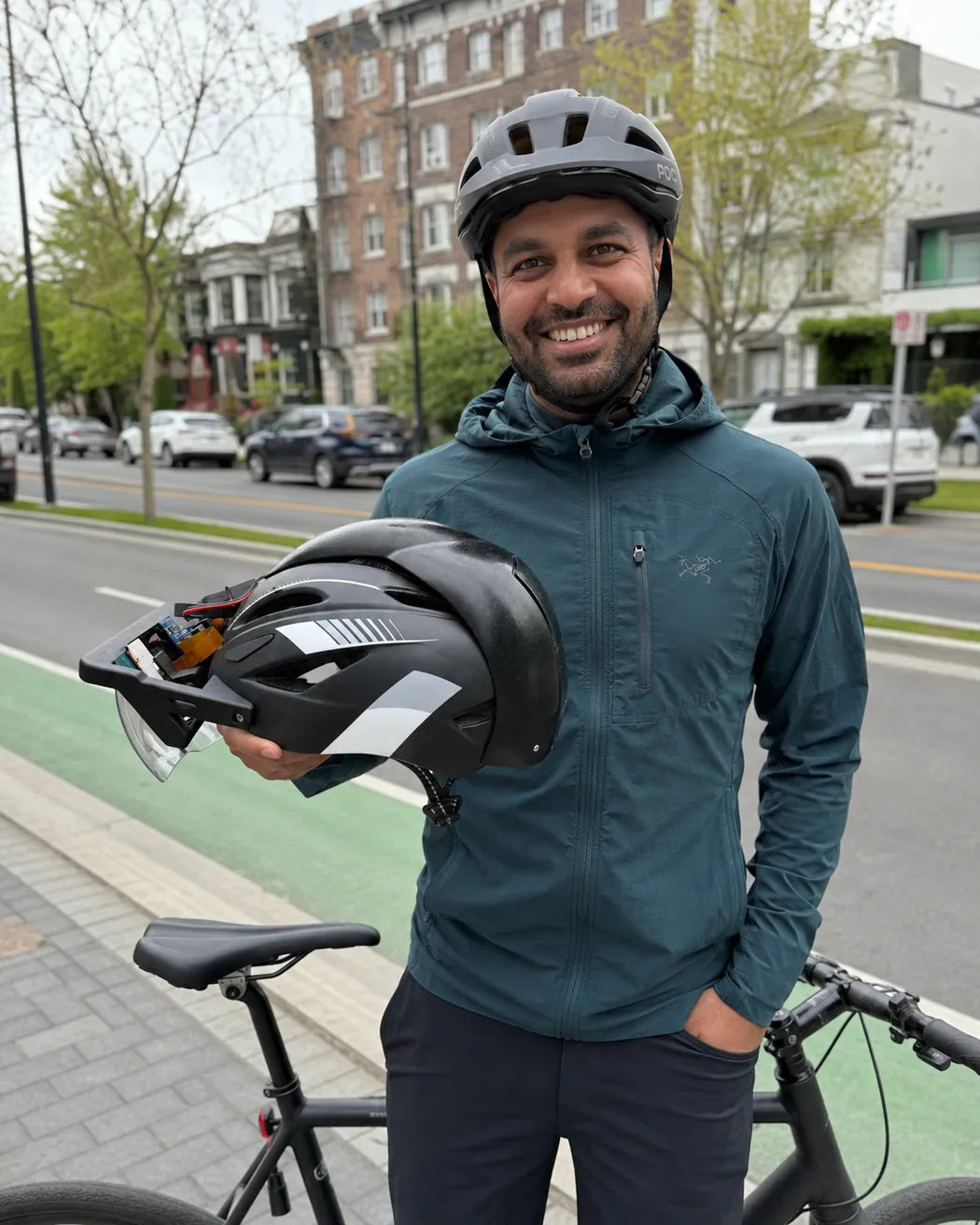 Hameed holding a Vyzor prototype